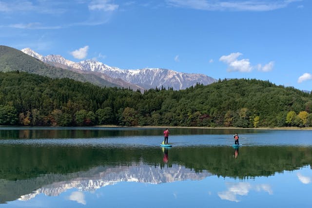 【長野・大町市・SUP】長野県で一番の透明度を誇る青木湖で、初めてのSUP体験。水上散歩を満喫！（2時間）