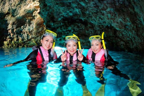 【沖縄県恩納村】青の洞窟へ行くシュノーケリングボートコース！Gopro無料レンタル付＆豪華7大特典付