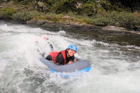 【埼玉秩父・長瀞・リバーブギ・半日】川でのボディーボード！約7キロのロングコースで大迫力！流れに乗って、水面をすべる爽快感はまさに「川のジェットコースター」！