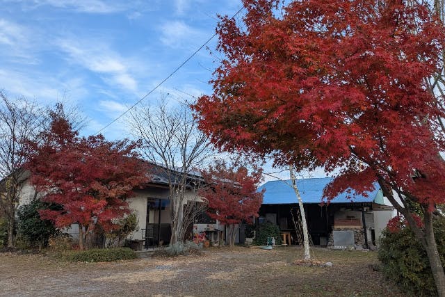 群馬・伊香保温泉近く・緑に囲まれた教室で陶芸体験（手びねり・1時間）