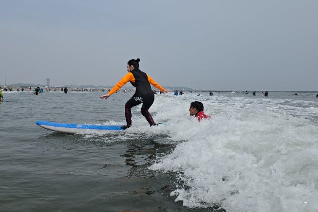 【茨城・サーフィン体験】少人数制！大洗サンビーチでサーフィン体験！　初心者・未経験者大歓迎！手ぶらで気軽に参加できます！ファミリー割有り！