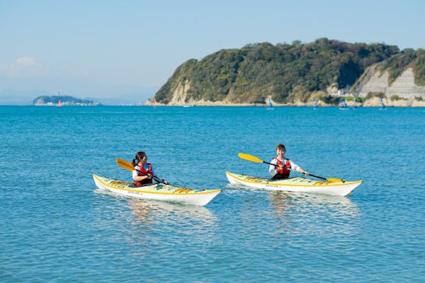 【神奈川・逗子・カヤック・半日】海の上を進む楽しさものんびりとアウトドア感も味わえる！一番人気のシーカヤック体験｜アソビュー！