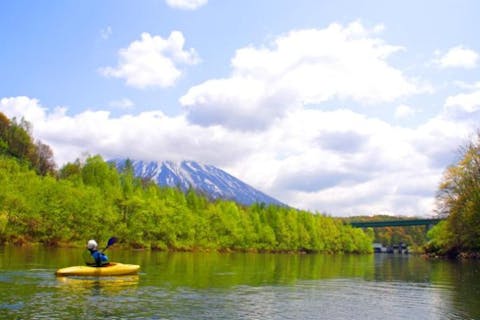 【北海道尻別川・ツーリングカヤック/貸切プライべートツアー】澄んだ尻別川と戯れるお散歩川下りツアー