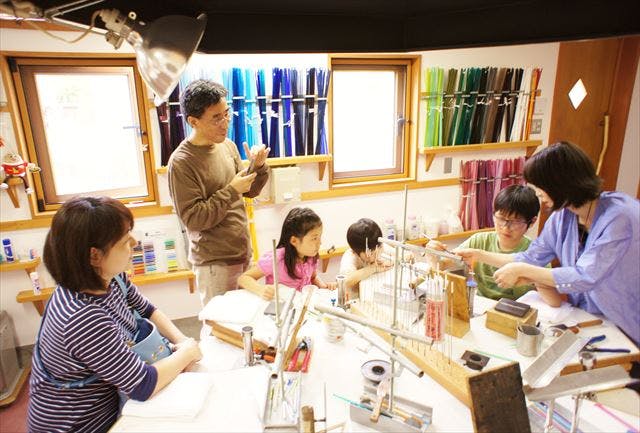 ガラス工房自在です。山梨県、富士山の麓でとんぼ玉の工芸体験をご提供しています。