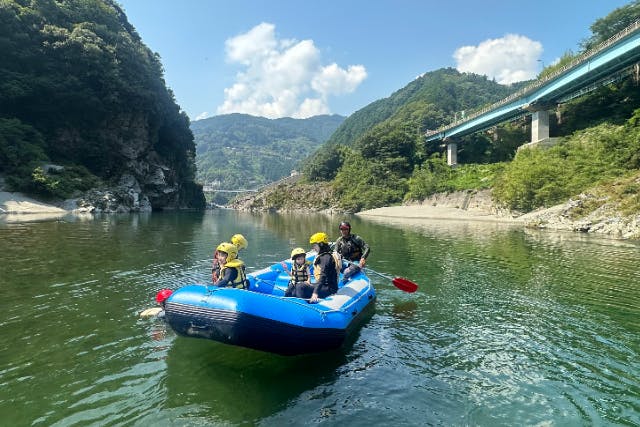 【徳島・ラフティング・半日ファミリー】全長4kmをのんびり下ろう！ファミリー向け吉野川ラフティング