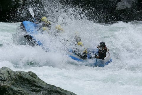 【徳島・ラフティング・ランチ付】吉野川の激流を乗り越えよう！小歩危ラフティング１日体験ツアー