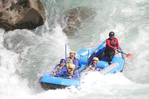 【徳島・吉野川・ラフティング】吉野川の激流を半日で堪能！ラフティング小歩危半日体験ツアー