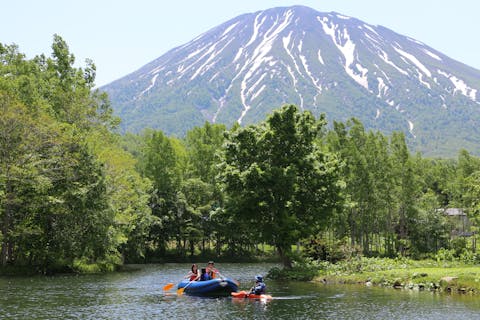 【ニセコ・ラフティング】のんびり楽しむラフティングツアー！（0才から参加可）