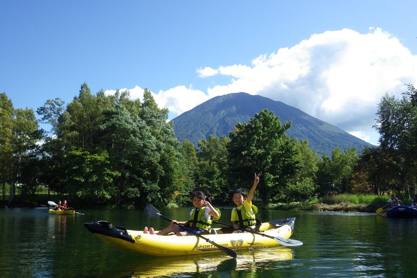 【北海道ニセコ・カヤックツアー】美しい池をカヤックで周遊！貸し切りで楽しもう