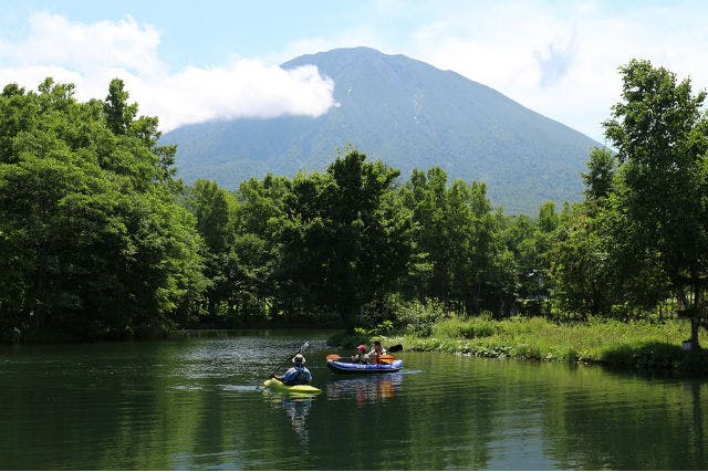 【北海道ニセコ・カヤックツアー】美しい池をカヤックで周遊！貸し切りで楽しもう