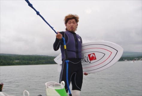 山中湖で富士山を眺めながら波に乗ろう！ウェイクサーフィン体験プラン