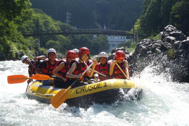 奥多摩クルーソーラフティング