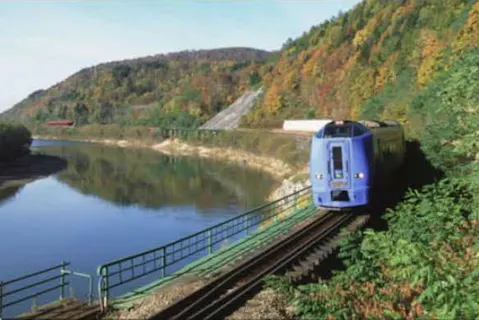 【北海道・天塩川・カヌー】線路と並んで川下り！絶景を望む、天塩川カヌー（スーパーロングコース・約5時間）
