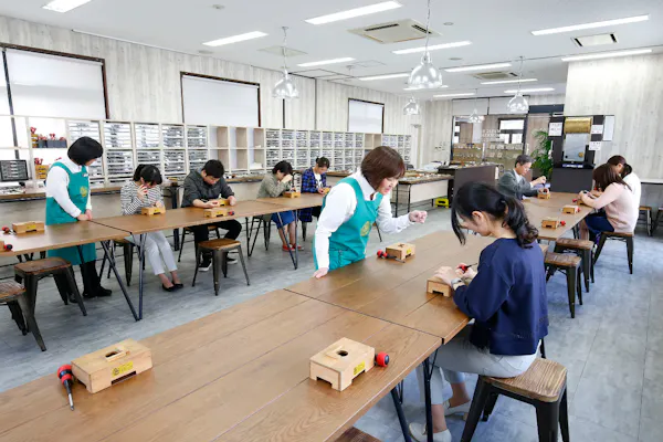 長野・オルゴール作り】プロ職人の指導で自分だけのオルゴール作り
