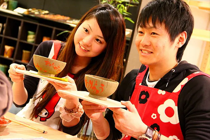 表参道 電動ろくろ体験 記念陶芸におすすめ 手作り夫婦茶碗体験 アソビュー
