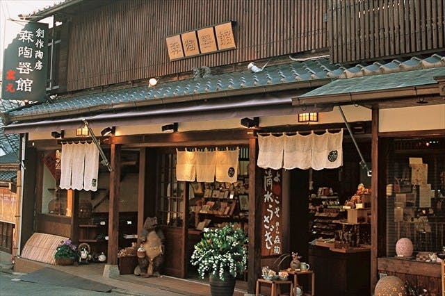京都東山で初めての陶芸体験を楽しもう！お部屋のインテリアに陶器はいかがですか？