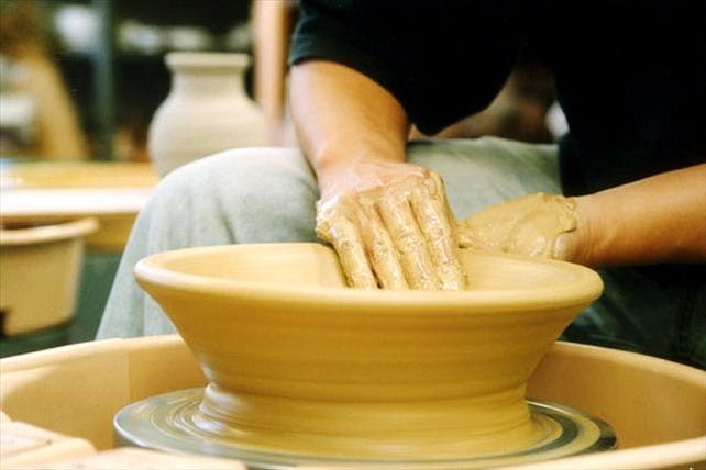 さいたま市浦和区にあるサロン・ドゥ・フラムでは陶芸教室・陶芸体験を行っています。