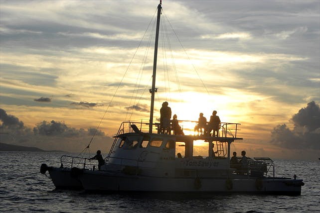 【石垣島・クルージング】船の上でBBQ！美しい海を贅沢に楽しむサンセットクルージング！