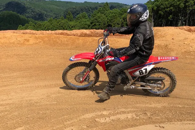 レンタルマシンでオフロード走行を体験してみよう