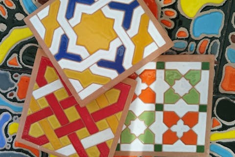 【コースターor壁飾り】大阪南堀江・絵付け・独特の模様と色彩が美しいスペインタイルアート