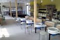 当店は60名まで収容できる香川県最大級の大きさを誇る陶芸教室です。団体での参加も歓迎です。