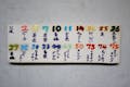 絵付けに使用する絵の具は30種類以上。お好きな色をお選びください。