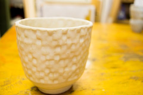 【世田谷・経堂駅4分・手びねり】1から作る楽しさを味わおう！湯呑みや茶碗、オプションで大皿も！手びねり陶芸体験（2時間）