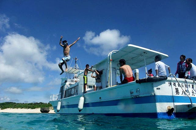 【パナリ島・クルージング】1日たっぷり楽しむ！船をチャーターして海遊びしよう！