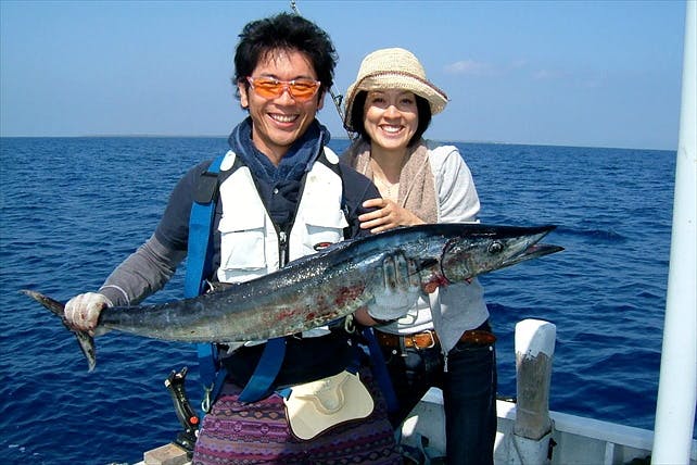 【沖縄・トローリング（海釣り）】1組限定！本格トローリングロッドを使用！カジキやシーラを狙う夢の釣り体験！