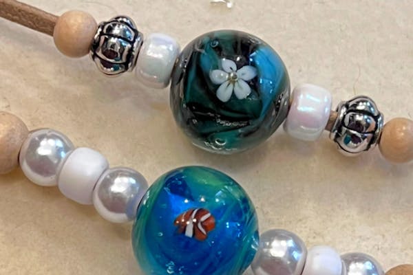 八丈島・とんぼ玉作り体験】旅の思い出に綺麗なガラスのトンボ玉を作