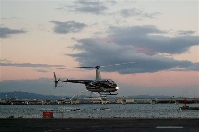 小川航空株式会社では、多彩なヘリコプター遊覧プランを提供しています。