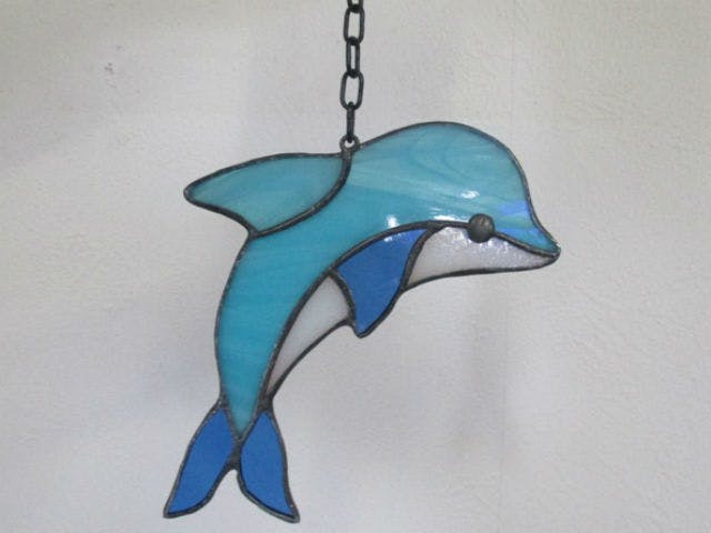 横浜・ガラス細工】ステンドグラス職人気分で作る！かわいいイルカの