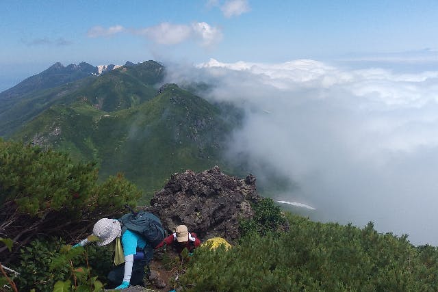 【2泊3日・山岳体験】北海道の大自然を満喫！羅臼岳～硫黄山を巡るトレッキングプラン