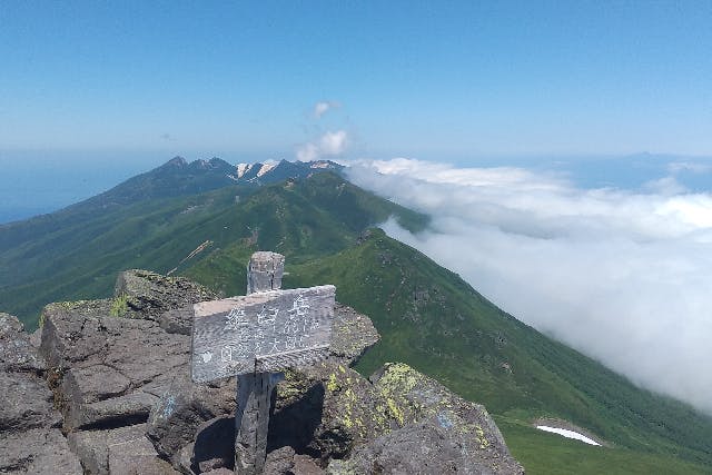 【知床・登山ツアー】日本百名山の絶景を見に行こう！羅臼岳登山・岩尾別コース