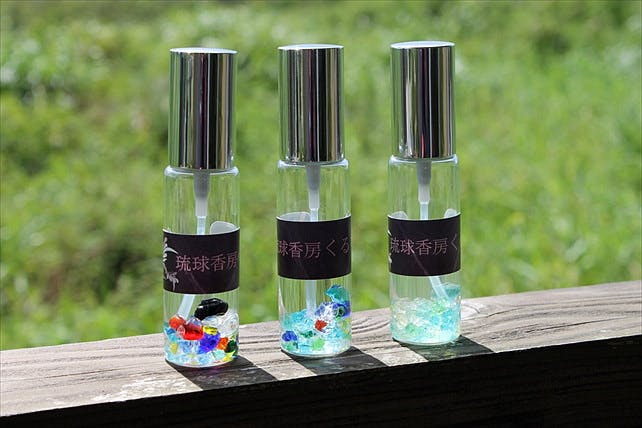 30分 沖縄 本部 水族館そばのオーシャンビューサロンで私仕様の香水作り アソビュー