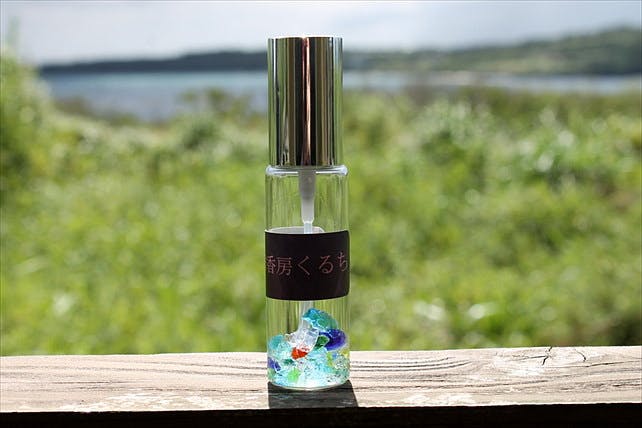 30分 沖縄 本部 水族館そばのオーシャンビューサロンで私仕様の香水作り アソビュー