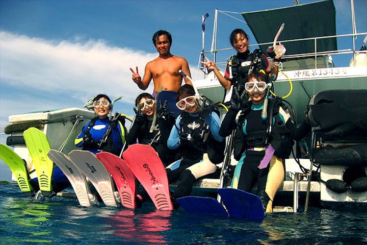 那覇 体験ダイビング 1日 透明度抜群のケラマブルー 沖縄 慶良間諸島の海に潜る体験ダイビング アソビュー