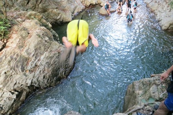 やんばる(大宜味村)開催／ター滝／約3時間】リバートレッキング！冒険