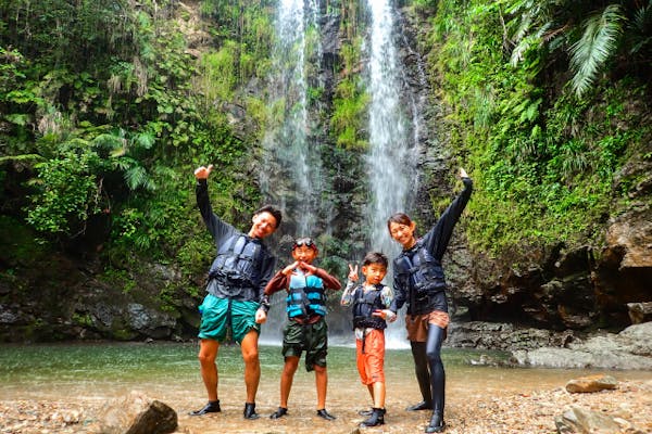 やんばる(大宜味村)開催／ター滝／約3時間】リバートレッキング！冒険