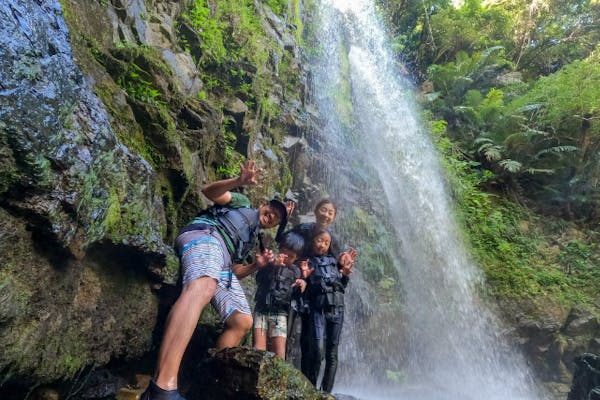 やんばる(大宜味村)開催／ター滝／約3時間】リバートレッキング！冒険