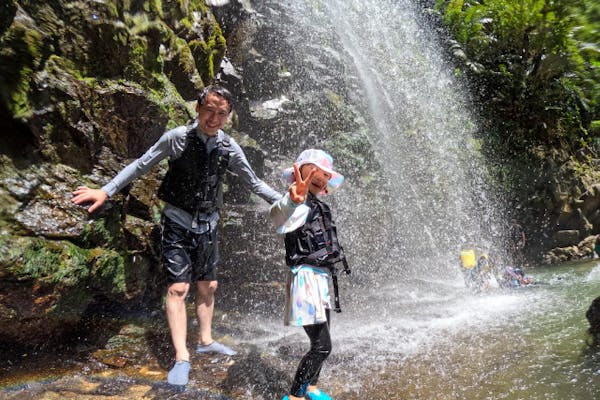 やんばる(大宜味村)開催／ター滝／約3時間】リバートレッキング！冒険