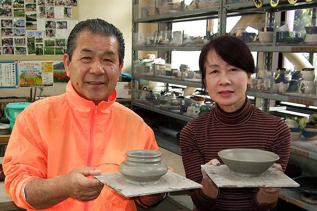 藤枝市陶芸センターは、手ろくろや電動ろくろを使った陶芸体験を提供しています。