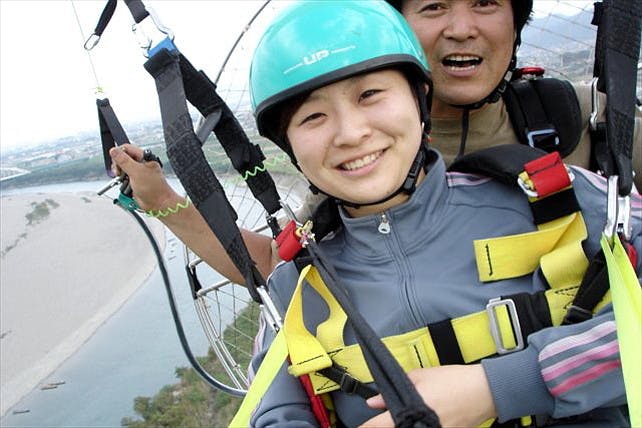 スカイフリークは、四国・吉野川上空でパワードパラグライダー体験を行っています。