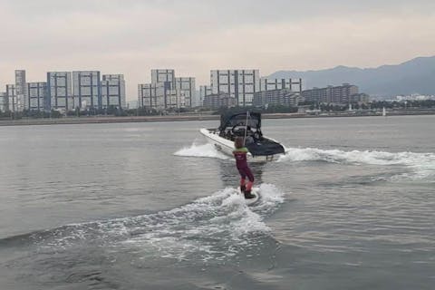 【大阪・淀川・ウェイクボード・15分間】2時間半の体験でまずは立つところから！初めての方も大歓迎！（写真撮影プレゼント）