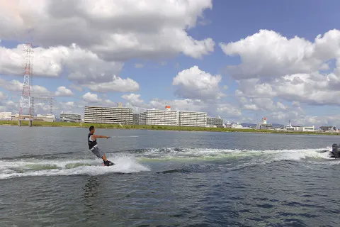 【大阪・淀川・ウェイクボード】1時間貸切！初心者歓迎！ワイワイガヤガヤコース（写真撮影プレゼント）
