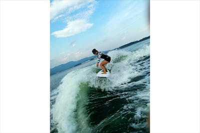 浜名湖・ウェイクサーフィン】サーフィンの醍醐味をたっぷり味わう