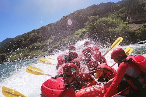 【定番】【中級ラフティング】爽快！スリルx景色！大歩危ラフティング半日コース【大豊IC15分でアクセス良好！】