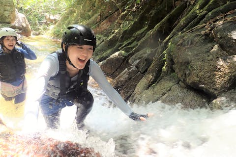 【沖縄県石垣島・ジャングルトレッキング】五感が研ぎ澄まされていく、充実のジャングルリバートレッキング（1組貸切）