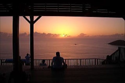 【小笠原父島・サンセットツアー2時間】山頂コースと楽々コースが選べる、日没を楽しむサンセットツアー