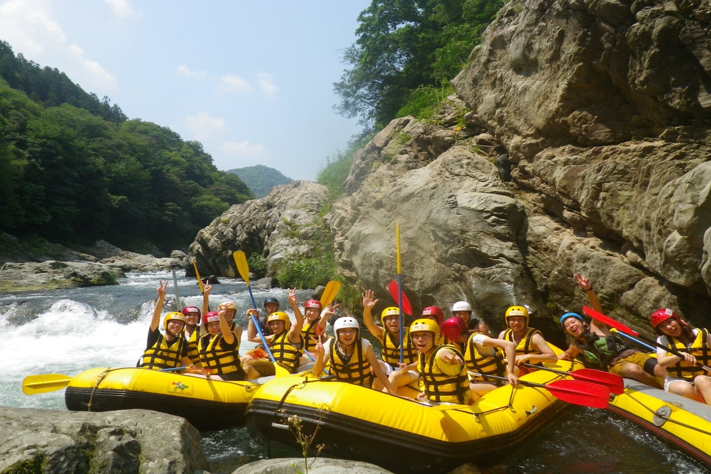 フジヤマアドベンチャークラブ (大月市 ラフティング)の「【山梨・大月・都留 ラフティング】富士山の湧水流れる、桂川の激流を下ろう！」の画像